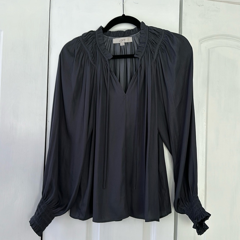Beautiful silk feeling blouse, grey, Loft